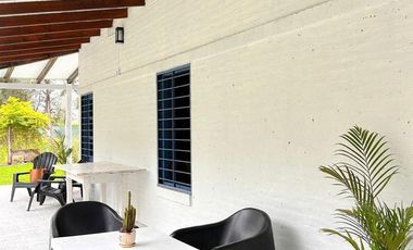 Calida Casa Estilo Chalet en Venta -Chacras de Benitez-
