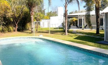 Calida Casa Estilo Chalet en Venta -Chacras de Benitez-