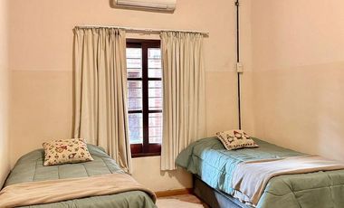 Calida Casa Estilo Chalet en Venta -Chacras de Benitez-