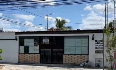 Casas en venta  sobre avenida  Francisco de Montejo 2 casas juntas 18m de frente