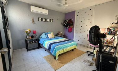 Casas en venta  sobre avenida  Francisco de Montejo 2 casas juntas 18m de frente