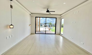 Casa En Venta En Lagos Del Sol Frente A Laguna