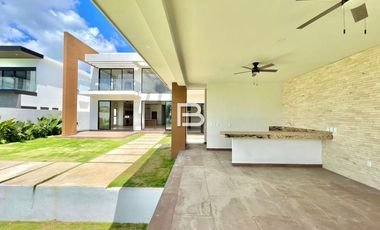 Casa En Venta En Lagos Del Sol Frente A Laguna