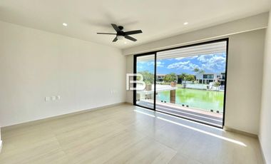 Casa En Venta En Lagos Del Sol Frente A Laguna