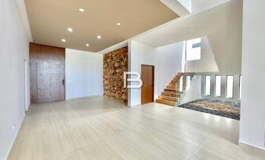 Casa En Venta En Lagos Del Sol Frente A Laguna