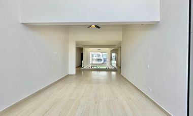 Casa En Venta En Lagos Del Sol Frente A Laguna
