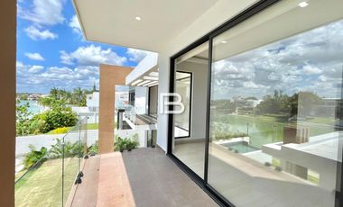 Casa En Venta En Lagos Del Sol Frente A Laguna