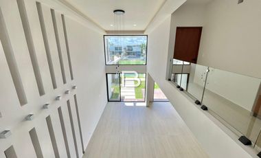 Casa En Venta En Lagos Del Sol Frente A Laguna