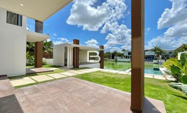 Casa En Venta En Lagos Del Sol Frente A Laguna