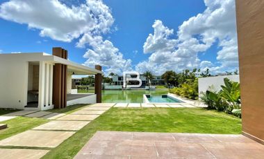 Casa En Venta En Lagos Del Sol Frente A Laguna
