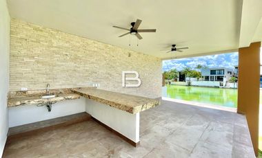 Casa En Venta En Lagos Del Sol Frente A Laguna