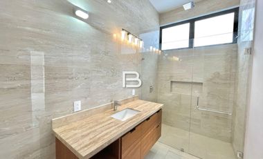 Casa En Venta En Lagos Del Sol Frente A Laguna