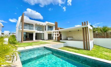 Casa En Venta En Lagos Del Sol Frente A Laguna