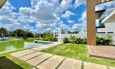 Casa En Venta En Lagos Del Sol Frente A Laguna