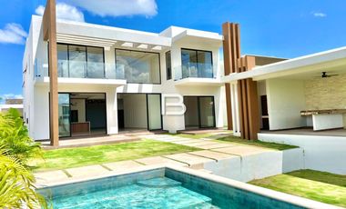 Casa En Venta En Lagos Del Sol Frente A Laguna