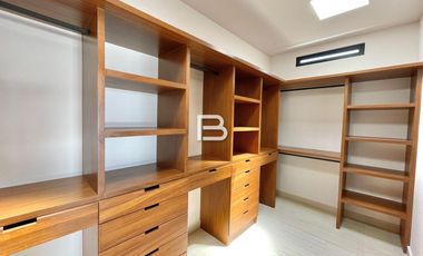 Casa En Venta En Lagos Del Sol Frente A Laguna