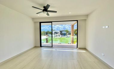 Casa En Venta En Lagos Del Sol Frente A Laguna