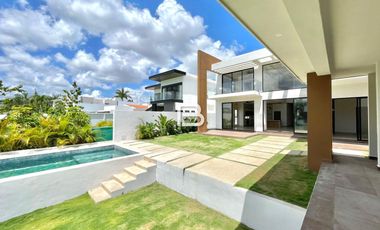 Casa En Venta En Lagos Del Sol Frente A Laguna