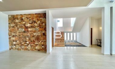Casa En Venta En Lagos Del Sol Frente A Laguna