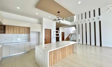Casa En Venta En Lagos Del Sol Frente A Laguna