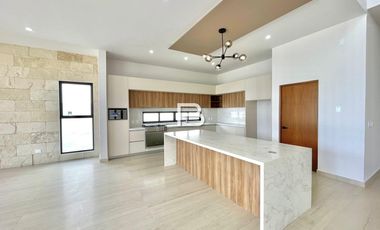 Casa En Venta En Lagos Del Sol Frente A Laguna