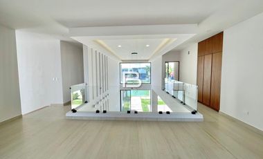 Casa En Venta En Lagos Del Sol Frente A Laguna