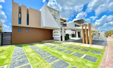 Casa En Venta En Lagos Del Sol Frente A Laguna