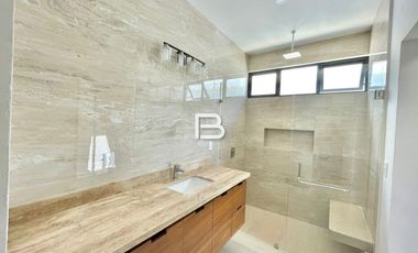 Casa En Venta En Lagos Del Sol Frente A Laguna