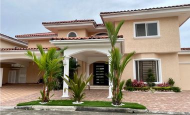 Casa en Palmeras de Costa del Este en Venta