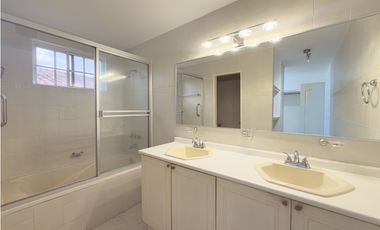 SE VENDE AMPLIA CASA EN ALBROOK GARDENS - ALBROOK