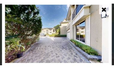 Alquilo casa en Embassy Gardens en Clayton