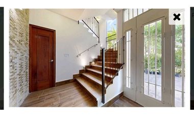 Alquilo casa en Embassy Gardens en Clayton