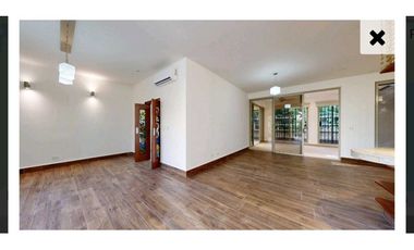 Alquilo casa en Embassy Gardens en Clayton