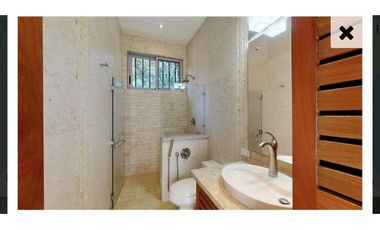 Alquilo casa en Embassy Gardens en Clayton