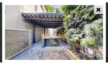 Alquilo casa en Embassy Gardens en Clayton