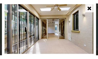 Alquilo casa en Embassy Gardens en Clayton