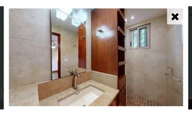 Alquilo casa en Embassy Gardens en Clayton