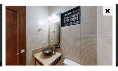 Alquilo casa en Embassy Gardens en Clayton