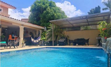 CASA SOLO LINEA BLANCA, PISCINA Y PANELES SOLARES EN COSTA DEL ESTE|MM