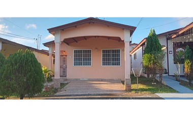 SE VENDE DOS CASA BRISAS DEL GOLF ARRAIJAN