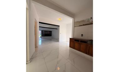 CHALET 4 AMBIENTES EN LOTE PROPIO AYOLAS 4500