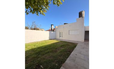 CHALET 4 AMBIENTES EN LOTE PROPIO AYOLAS 4500