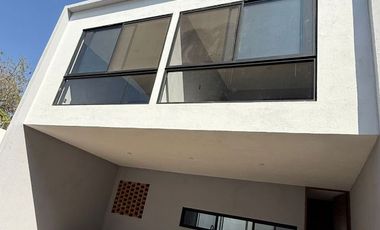 *ESTRENA CASA  CON JARDÍN Y ALBERCA  PROPIA EN PRIVADA DE SOLO 5 CASAS*