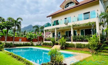 Incredible Pool Villa with Separate Bungalows