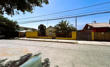 Casa en Venta en Rojas Magallanes / Av. Vicuña Mackenna (1000 M2)
