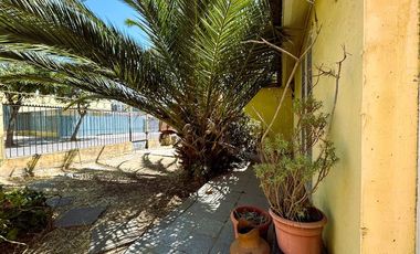 Casa en Venta en Rojas Magallanes / Av. Vicuña Mackenna (1000 M2)