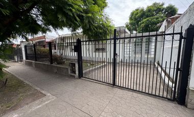 CASA 3 AMB C/PATIO Y GGE. EN VENTA CLAYPOLE