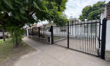 CASA 3 AMB C/PATIO Y GGE. EN VENTA CLAYPOLE