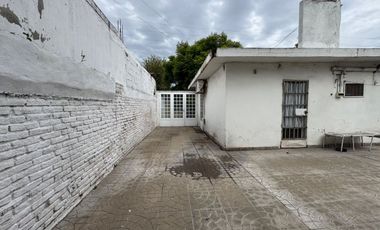 CASA 3 AMB C/PATIO Y GGE. EN VENTA CLAYPOLE