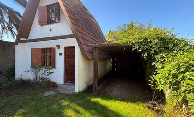 VENTA CASA 3 AMBIENTES ALPINA CON PARQUE